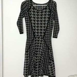 Gabby Skye black and gray Houndstooth sweater dress
